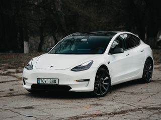 Tesla Model 3 foto 2