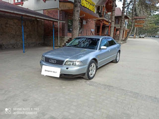 Audi A8 фото 1