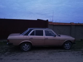 Mercedes Series (W123) foto 2