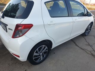 Chirie auto Prakat auto Chisinau  Prius Golf Skoda Auris Yaris Automat foto 8