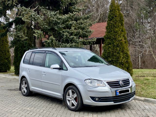 Volkswagen Touran foto 2