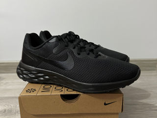 NIKE Revolution 6 / Triple Black