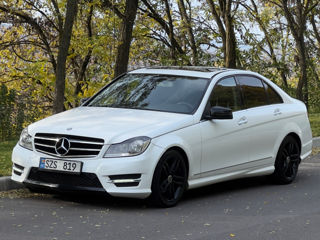 Mercedes C-Class foto 2