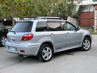 Mitsubishi Outlander foto 4