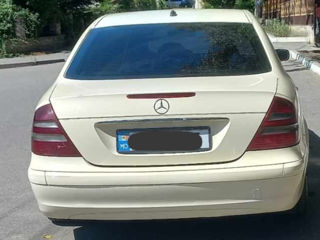 Mercedes E-Class foto 2