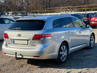 Toyota Avensis foto 6