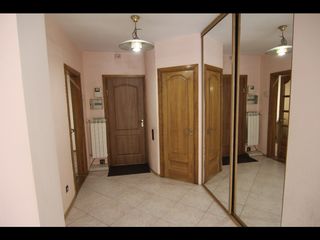 Apartament cu 3 camere, 100 m², Botanica, Chișinău foto 3