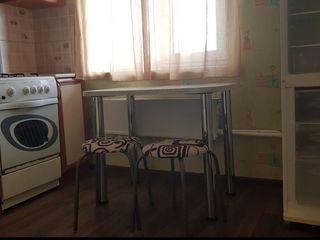 Vind apartament cu o odaie seria 102 zona de elita foto 8