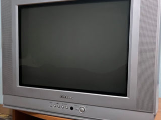 **Televizor Samsung și tumbă TV**