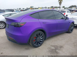 Tesla Model Y foto 8