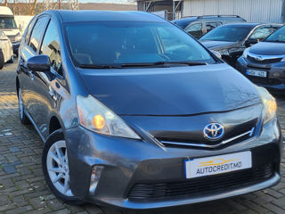 Toyota Prius v foto 17