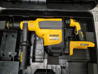 Продам Перфоратор DeWALT DCH614