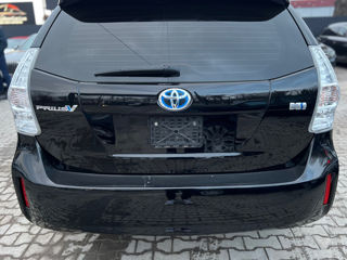 Toyota Prius v foto 5