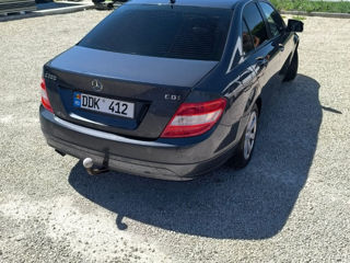 Mercedes C-Class foto 2