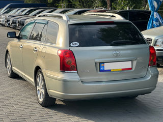 Toyota Avensis foto 5