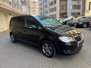 Volkswagen Touran foto 2