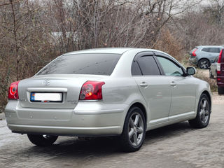 Toyota Avensis foto 4