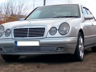 Mercedes E Class foto 2