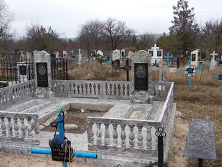 Monumente funerare din granit si beton in leova,iargara,cantemir,comrat,cimislia.hincest foto 4