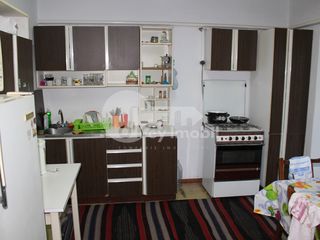 Casă spre vânzare în Sireți, 130 mp, 9 ari, 25000 € ! foto 5