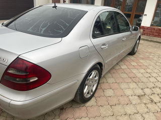 Mercedes E-Class foto 2