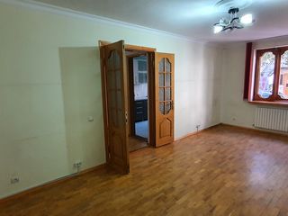 Strada Bucuresti.Casa cu trei nivele.183000euro foto 9