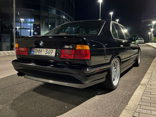 BMW 5 Series foto 10