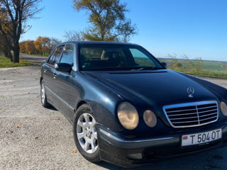 Mercedes E-Class foto 2