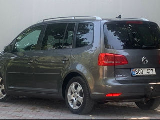 Volkswagen Touran foto 2