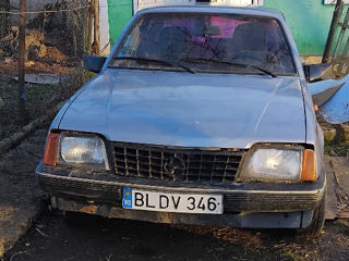 Opel Ascona foto 3