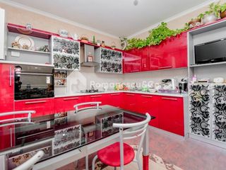 Casă în centru, 150 mp+2 ari, disponibilă în rate! foto 9