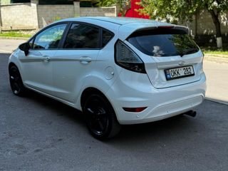 Ford Fiesta foto 2