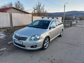 Toyota Avensis foto 3