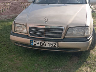 Mercedes C-Class foto 2