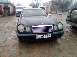 Mercedes E Class foto 1