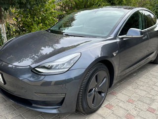 Tesla Model 3 foto 1