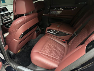 BMW 7 Series foto 9