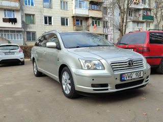 Toyota Avensis foto 2