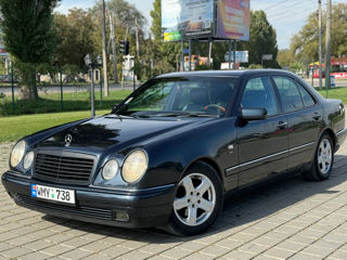 Mercedes E-Class foto 1