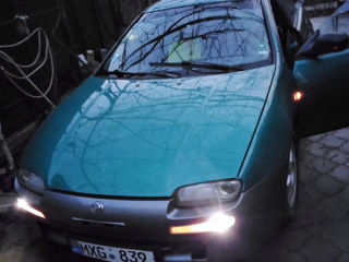 Mazda 323 foto 3