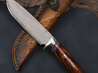 Охотничьи ножи ручной работы из дамасской стали.