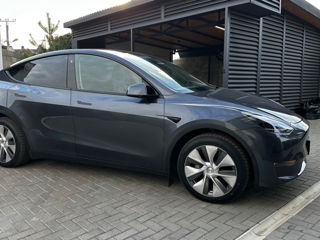 Tesla Model Y foto 2