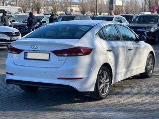 Hyundai Elantra foto 3