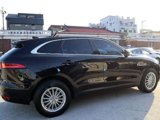 Jaguar F-PACE foto 2