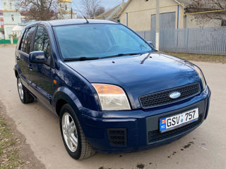 Ford Fusion foto 2