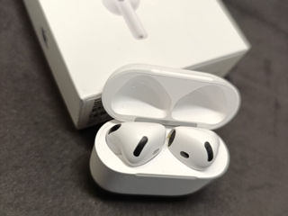 Vînd Air Pods 4