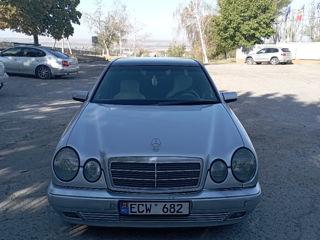 Mercedes E-Class foto 1