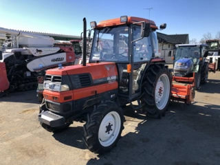 Se vinde Tractor Kubota GL-600 cu cabina si freza de sol