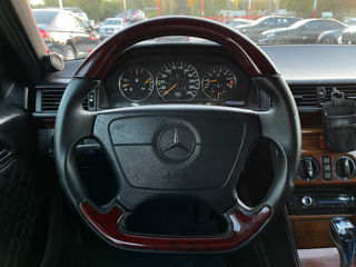 Mercedes E-Class foto 8