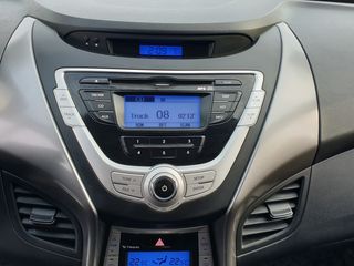 Hyundai Elantra foto 12